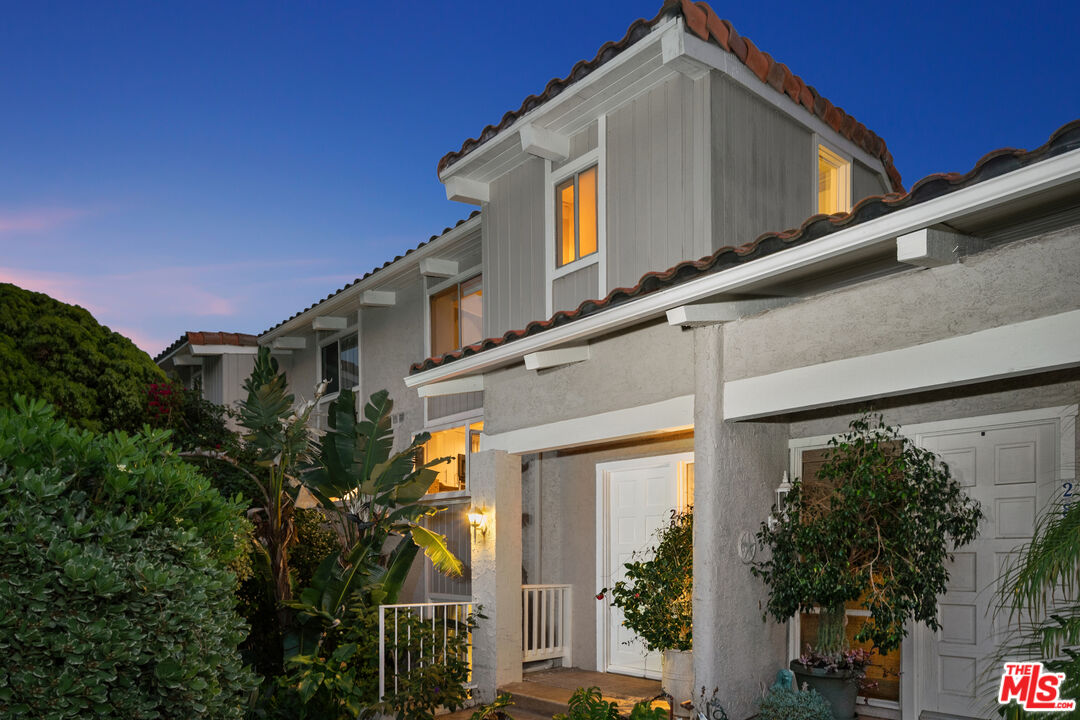 28378 Rey De Copas Lane Malibu, CA 90265 - Photo 41 of 45 a front view of a house