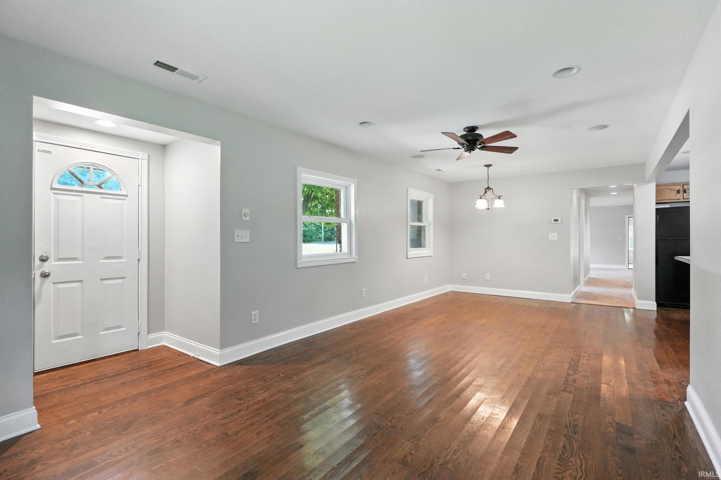 14831 Leesburg Road Fort Wayne, IN 46818 - Photo 3 of 32