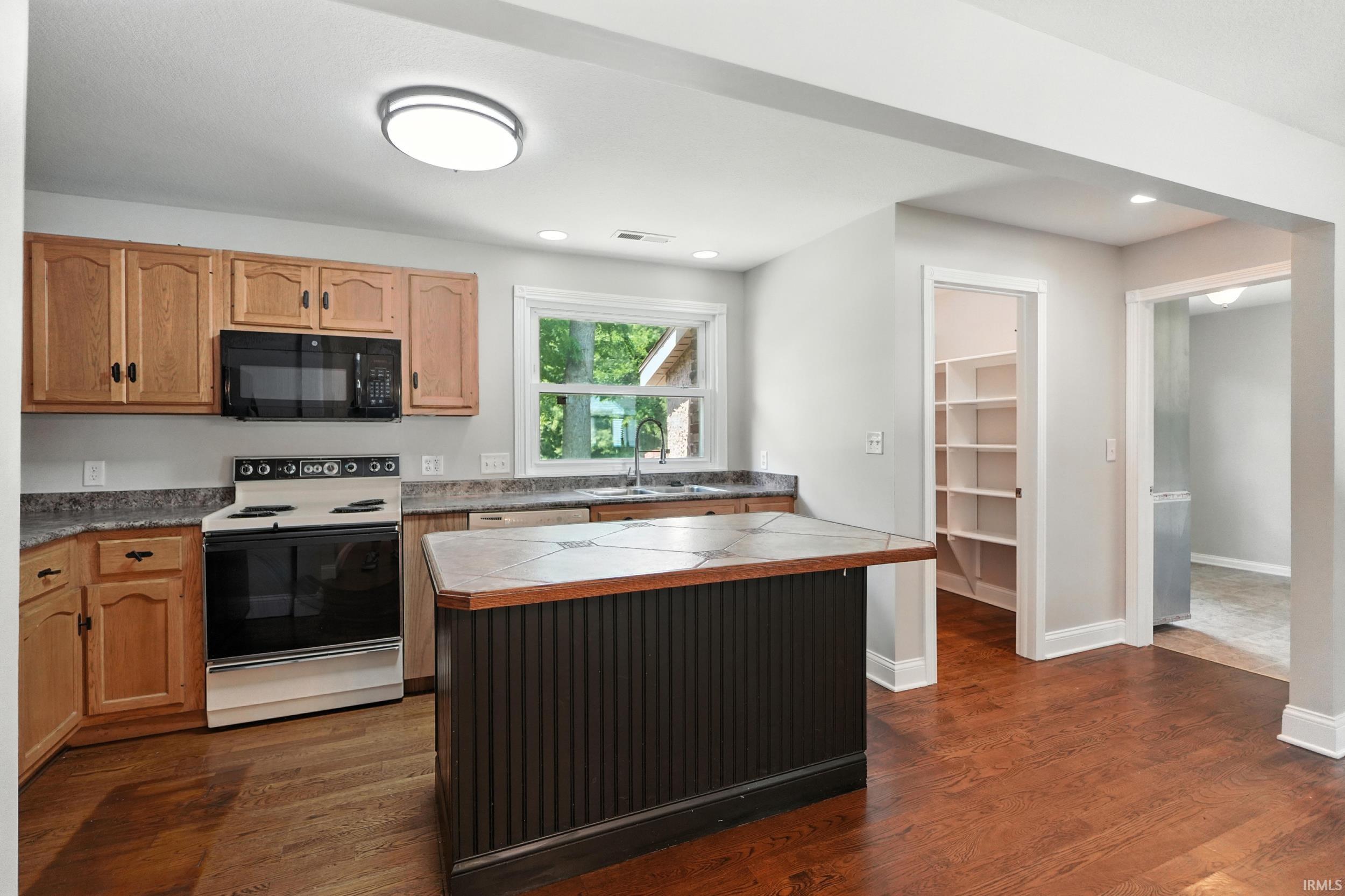 14831 Leesburg Road Fort Wayne, IN 46818 - Photo 5 of 32