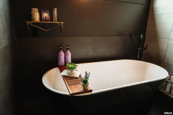 $529,000 | 1303 North Otis Street, Marion, IL 62959