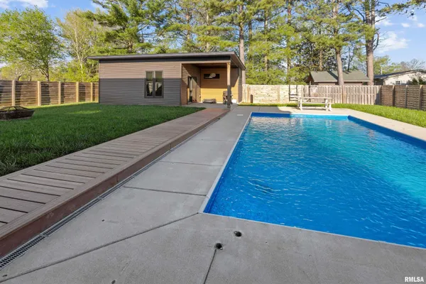 $529,000 | 1303 North Otis Street, Marion, IL 62959