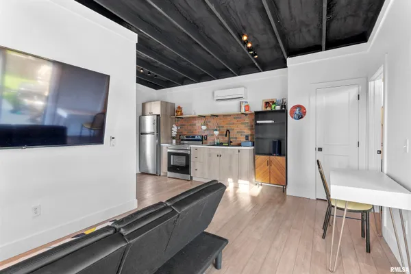 $529,000 | 1303 North Otis Street, Marion, IL 62959