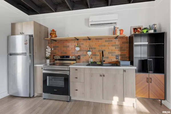 $529,000 | 1303 North Otis Street, Marion, IL 62959