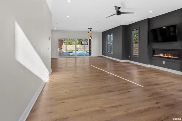 $529,000 | 1303 North Otis Street, Marion, IL 62959