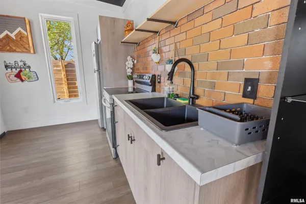 $529,000 | 1303 North Otis Street, Marion, IL 62959