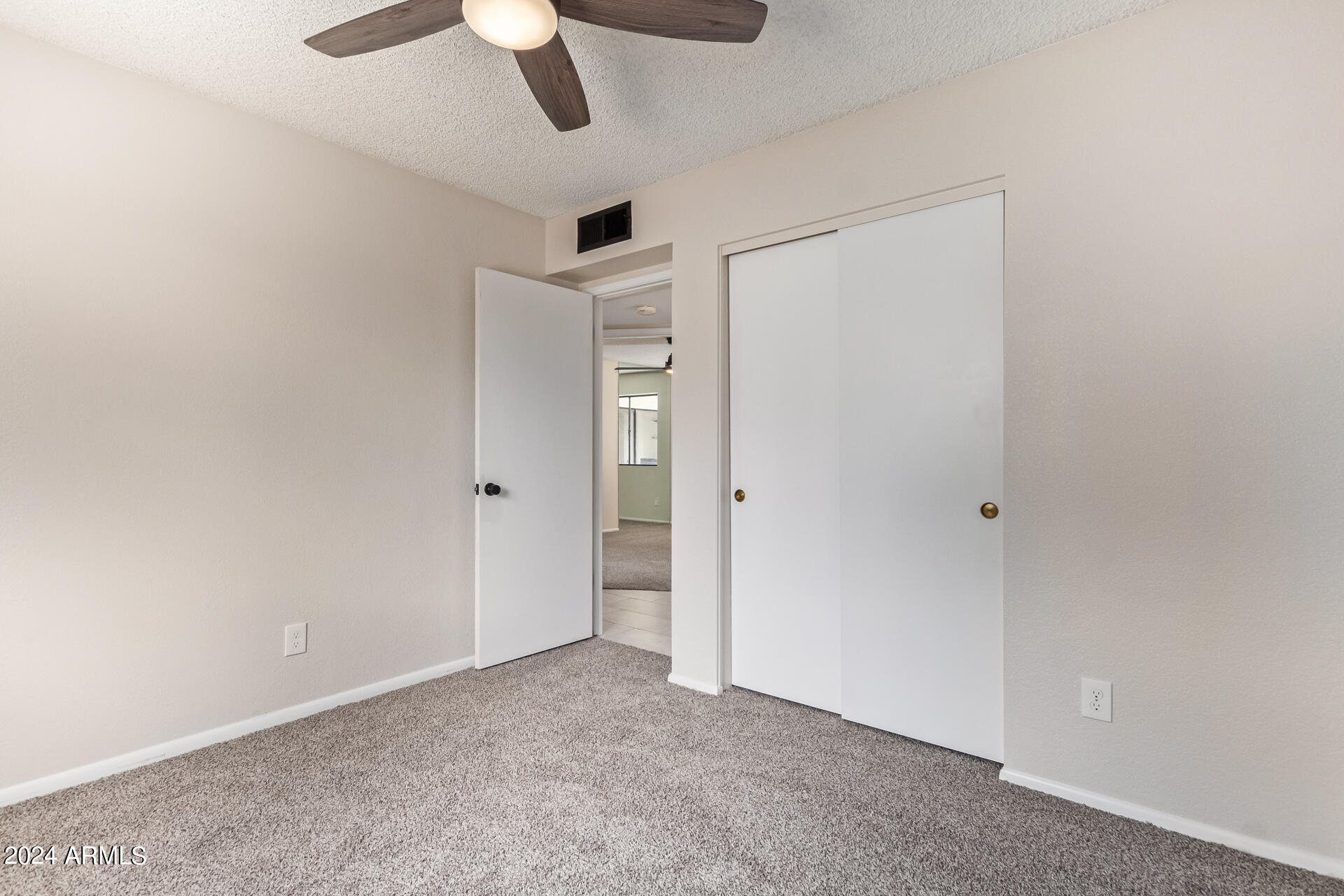 3917 West Juniper Avenue Phoenix, AZ 85053 - Photo 37 of 44 an empty room with a ceiling fan and a window