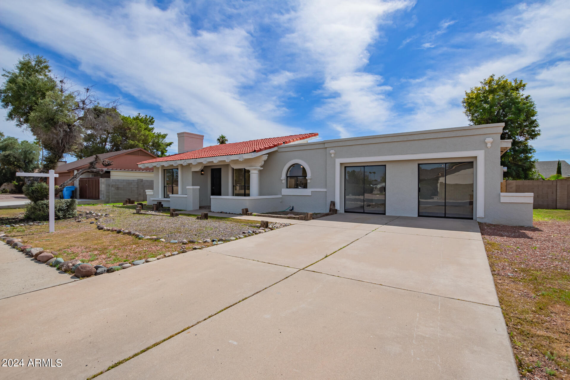 3917 West Juniper Avenue Phoenix, AZ 85053 - Photo 4 of 44 a front view of house with yard garage and green space