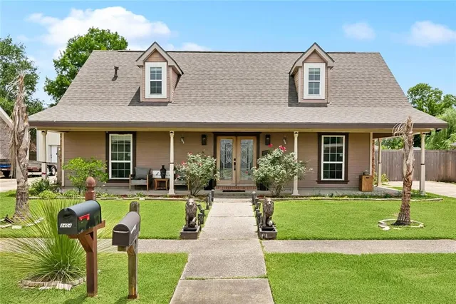 $249,000 | 3405 Moss Lane, Violet, LA 70092