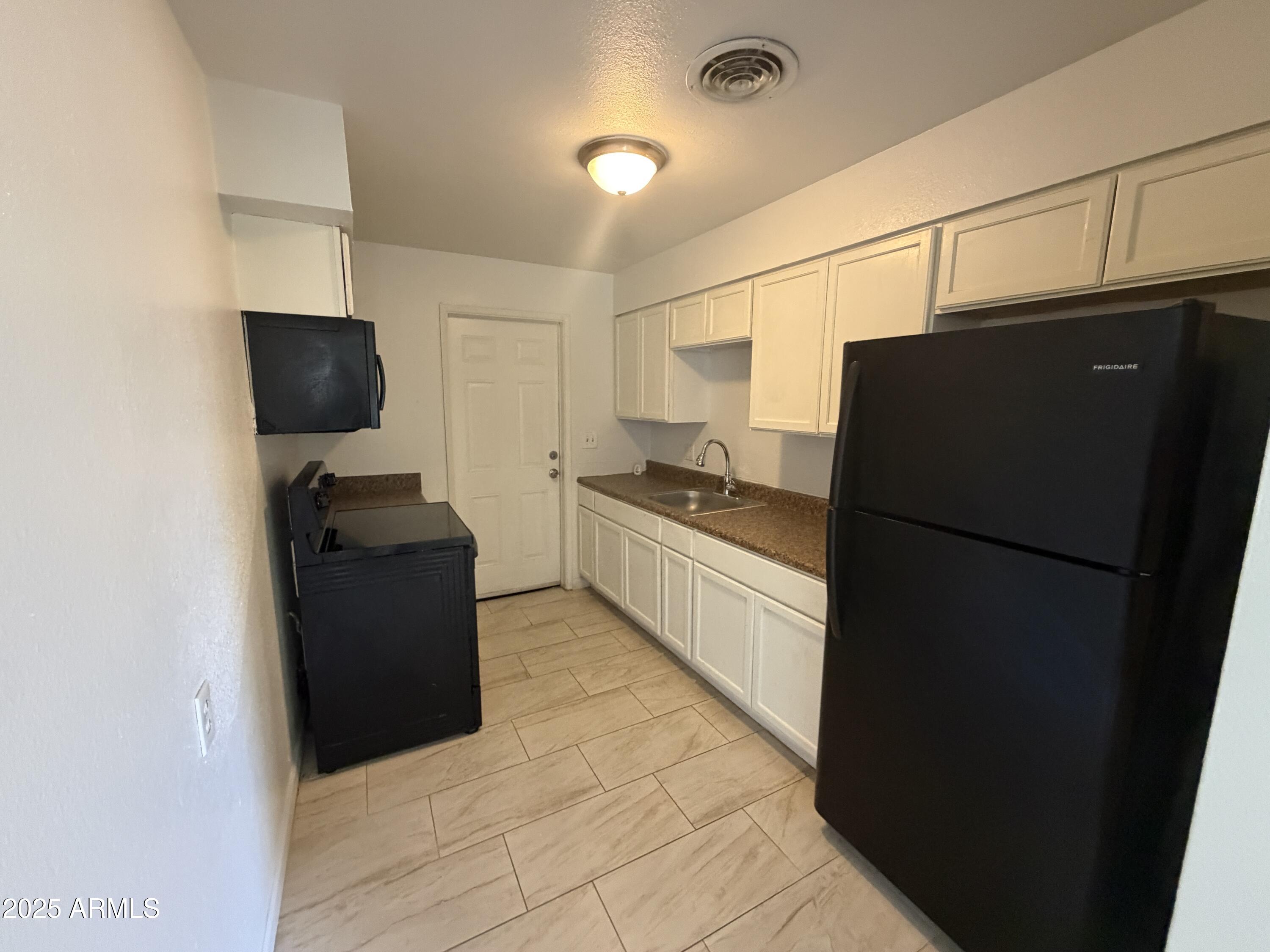 625 East Broadway Road, Unit 8 Tempe, AZ 85282 - Photo 5 of 11 IMG_1071