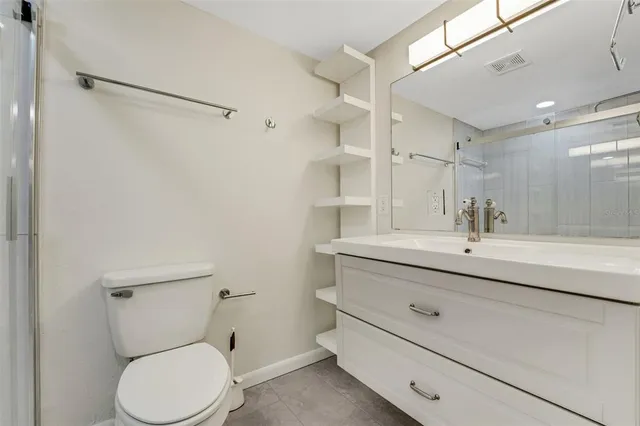 $192,500 | 208 North Lake Howard Drive, Unit 104, Winter Haven, FL 33881