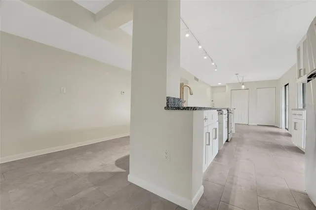 $192,500 | 208 North Lake Howard Drive, Unit 104, Winter Haven, FL 33881