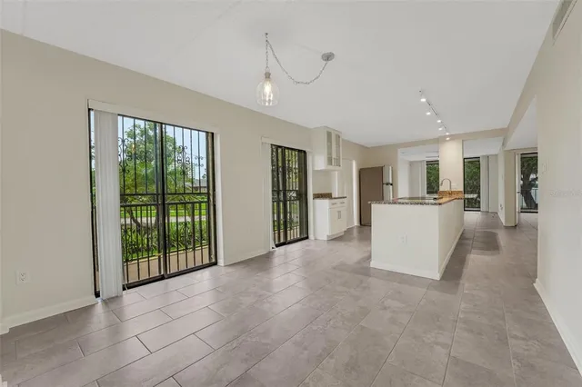 $192,500 | 208 North Lake Howard Drive, Unit 104, Winter Haven, FL 33881