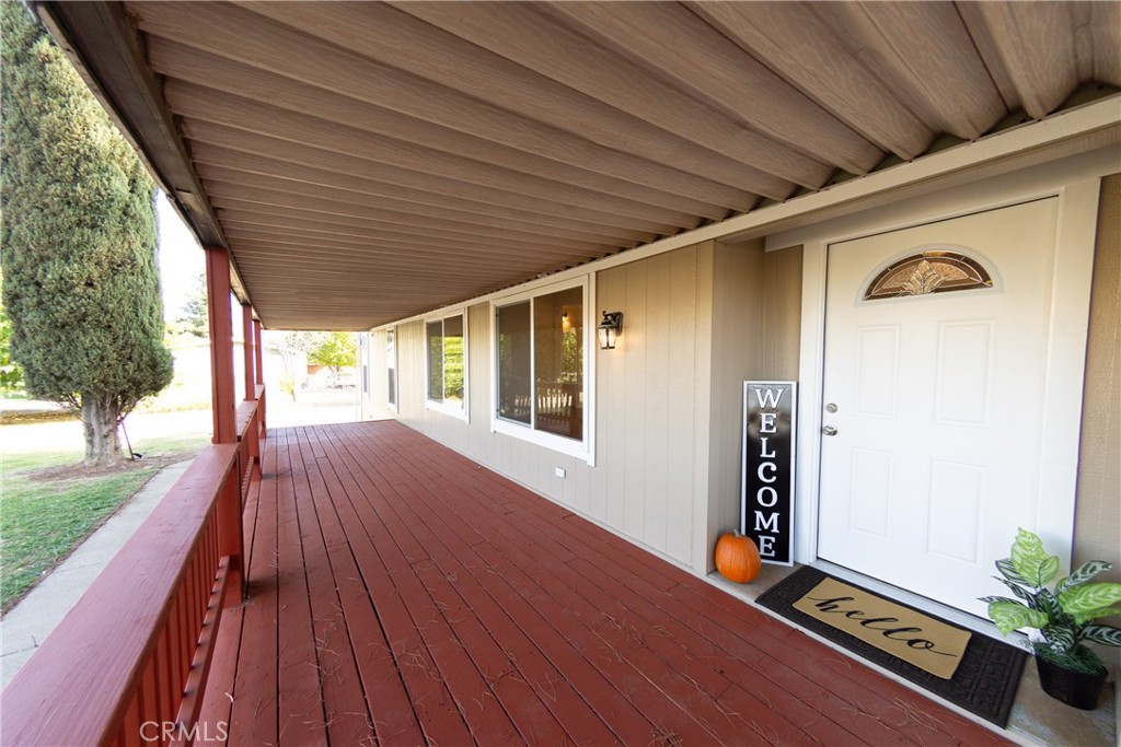655 Nelson Avenue Oroville, CA 95965 - Photo 13 of 51 Front porch is spacious