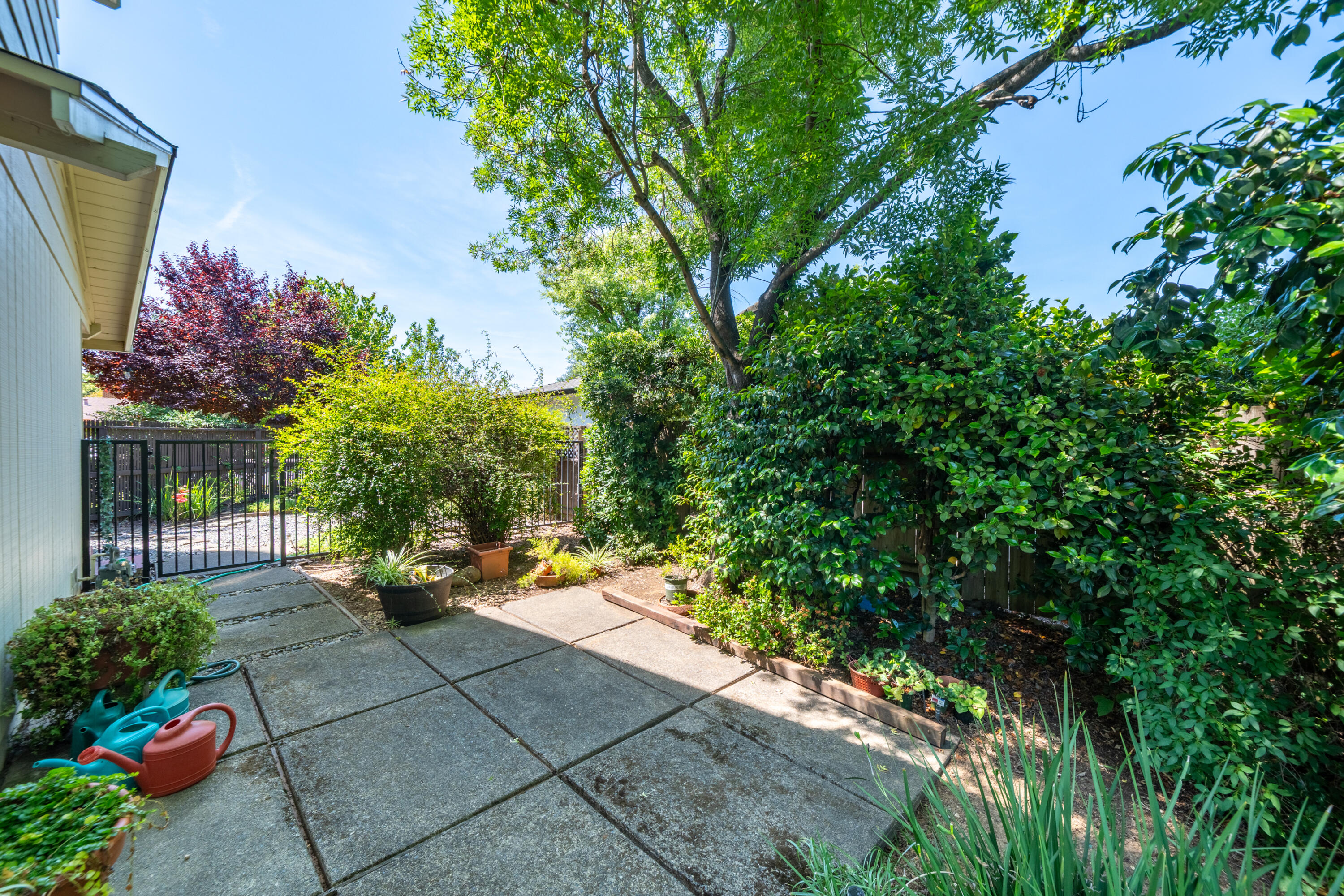 596 Estate Street Redding, CA 96002 - Photo 23 of 29 596 Estate St-59