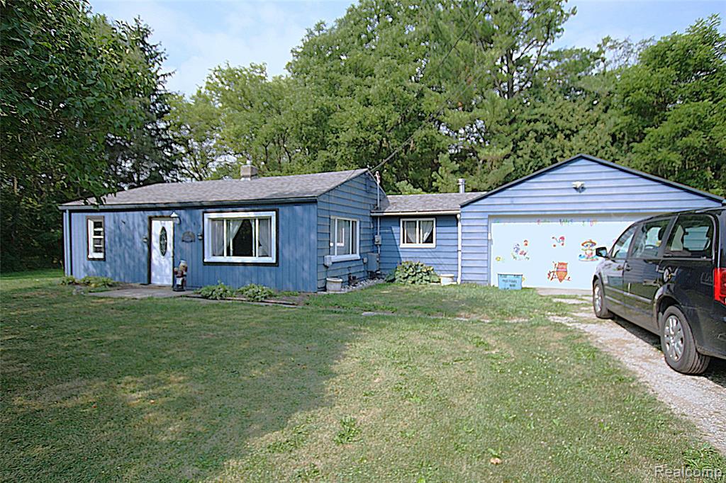 5349 East Carpenter Road Flint, MI 48506 - Photo 2 of 23 Gallery Image 2