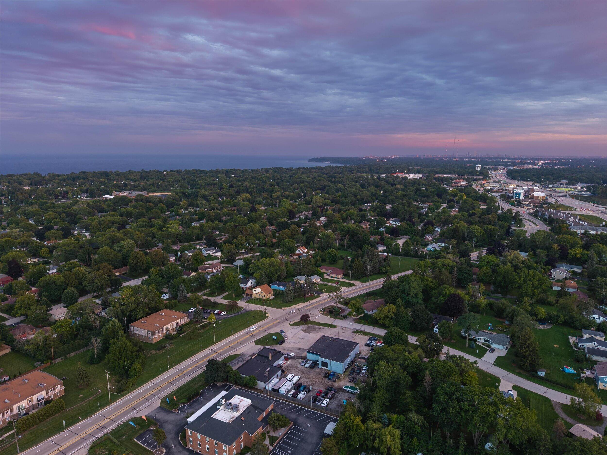 7530 North Port Washington Road Fox Point, WI 53217 - Photo 32 of 41 38-Aerial