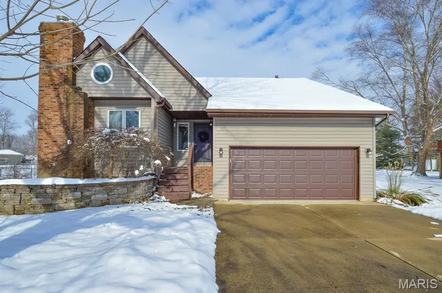 $280,000 | 7342 West Main Street, Maryville, IL 62062