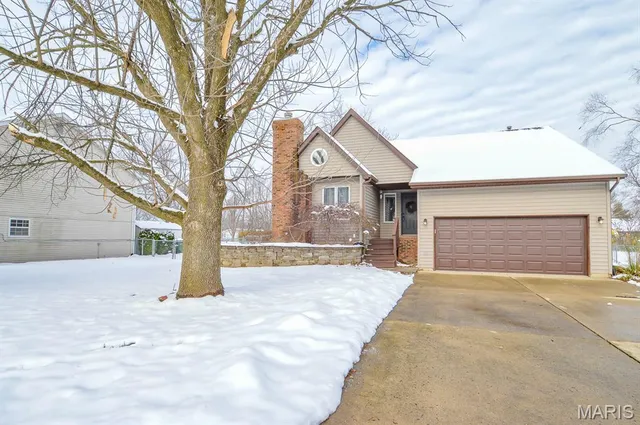 $280,000 | 7342 West Main Street, Maryville, IL 62062