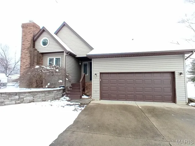 $280,000 | 7342 West Main Street, Maryville, IL 62062