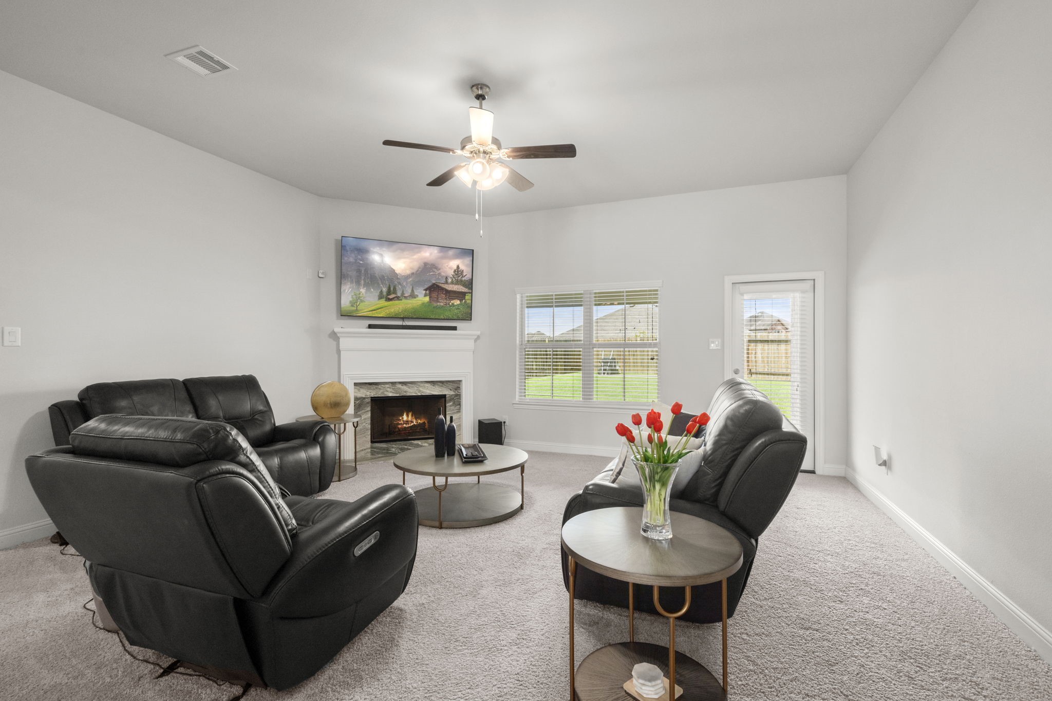 10203 Whitney Reach Drive Rosharon, TX 77583 - Photo 10 of 25 Nice view of backyard from the Family Room.