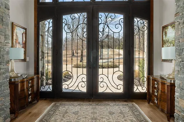 a view of front door with entryway