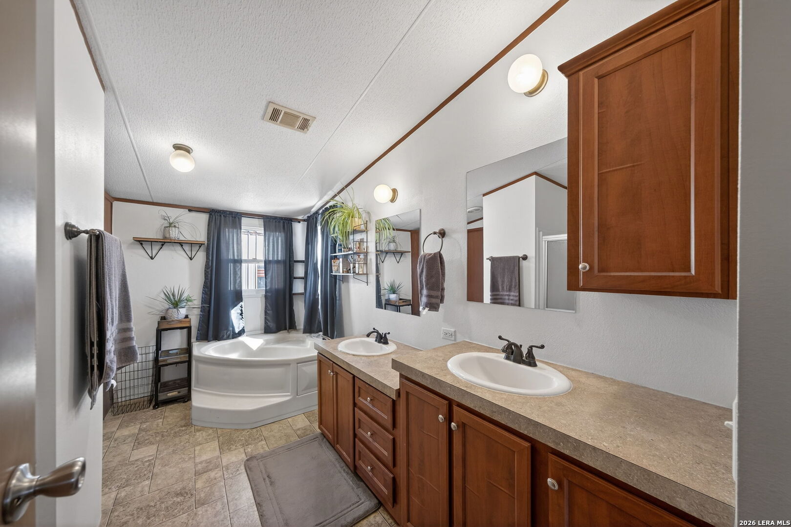 225 Quail Run Lytle, TX 78052 - Photo 14 of 36