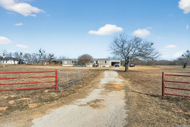 $350,000 | 225 Quail Run, Lytle, TX 78052