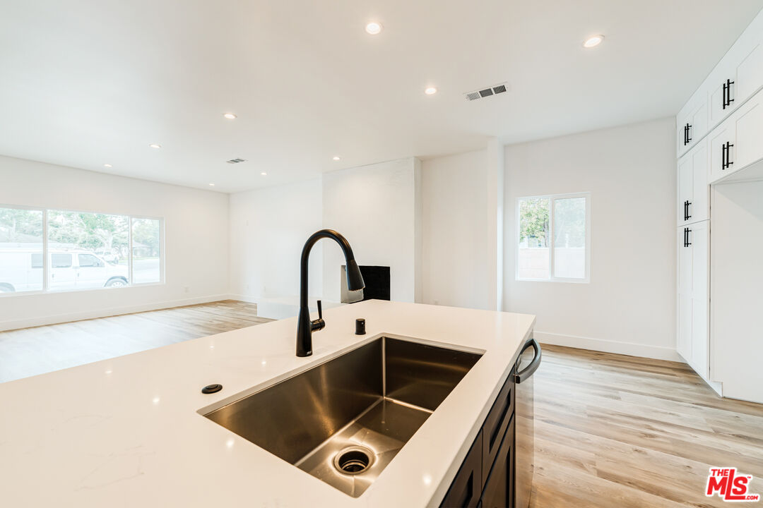 4574 Shadeway Road Lakewood, CA 90713 - Photo 9 of 25 Gallery Image 9