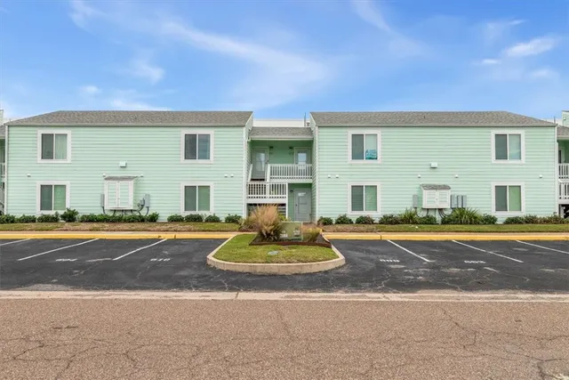 $335,000 | 610 Lauderdale Drive, Unit 610, Rockport, TX 78382