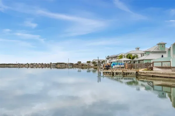 $320,000 | 610 Lauderdale Drive, Unit 610, Rockport, TX 78382