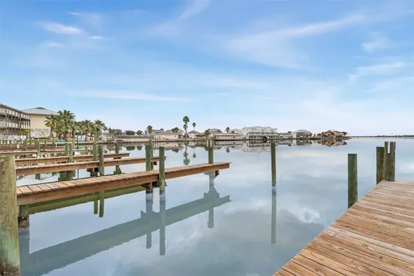 $320,000 | 610 Lauderdale Drive, Unit 610, Rockport, TX 78382