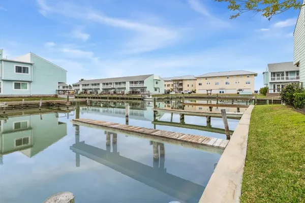 $320,000 | 610 Lauderdale Drive, Unit 610, Rockport, TX 78382