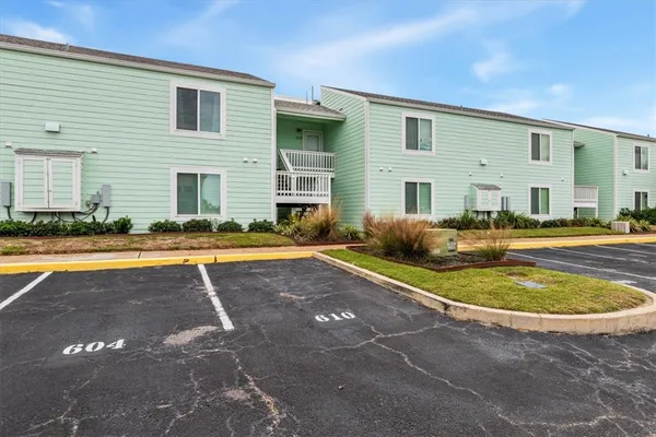 $320,000 | 610 Lauderdale Drive, Unit 610, Rockport, TX 78382