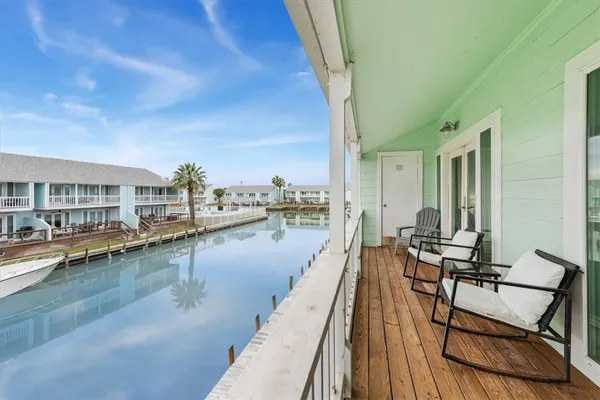 $320,000 | 610 Lauderdale Drive, Unit 610, Rockport, TX 78382