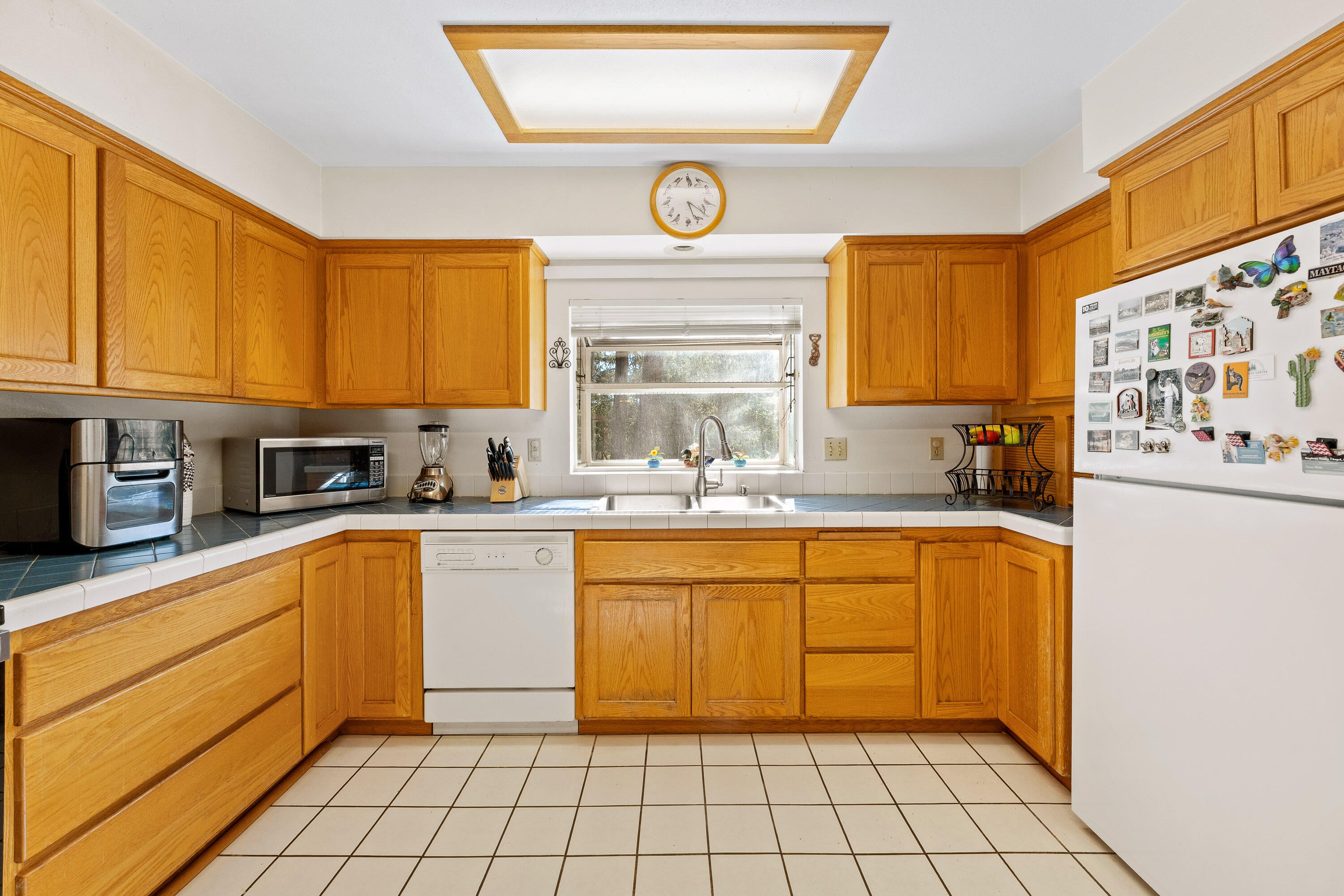 905 Summit Loop Grants Pass, OR 97527 - Photo 9 of 43 Kitchen