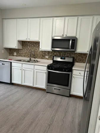 $2,850 | 2819 White Thorn Circle, Naperville, IL 60564