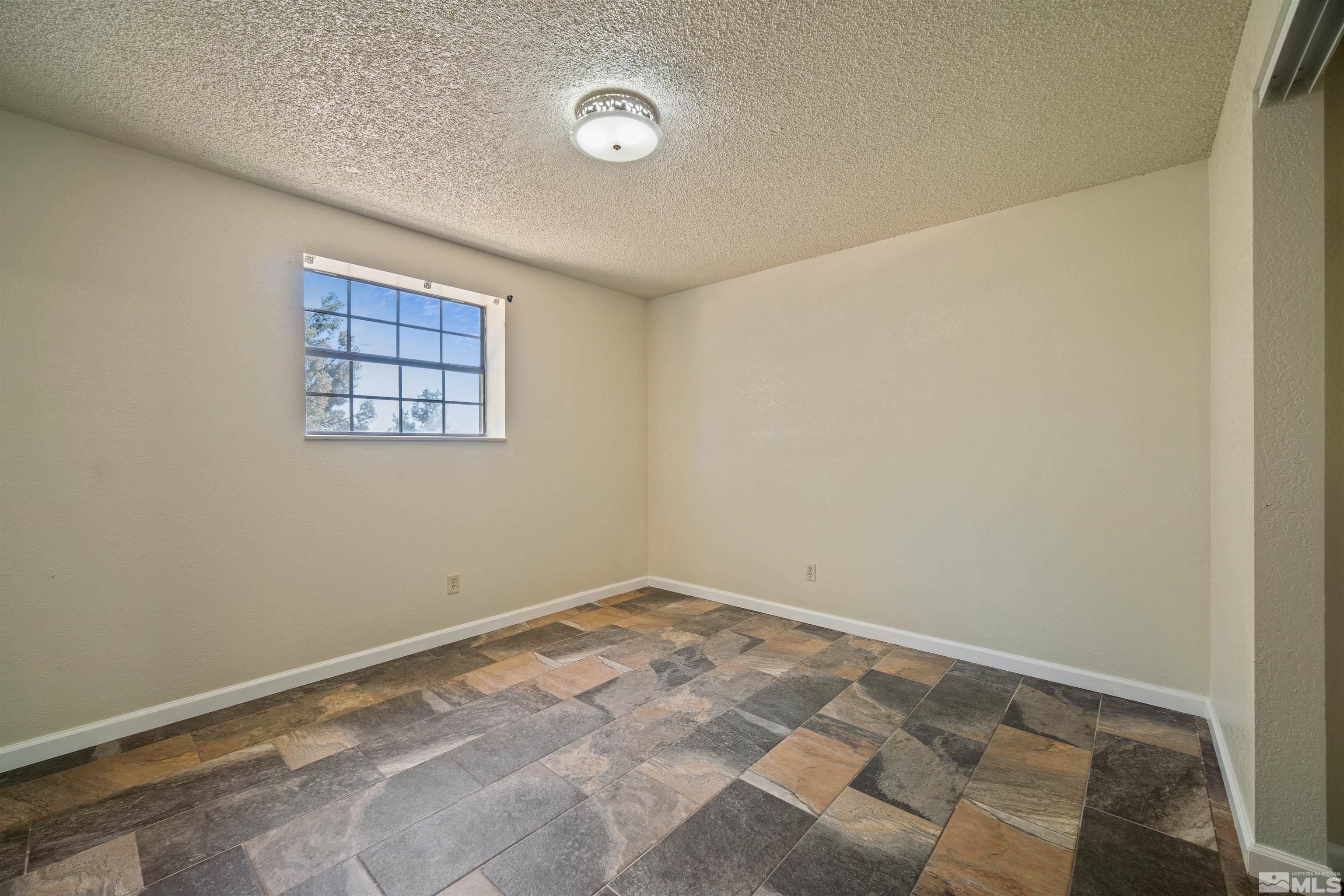 1960 Silverado Road Reno, NV 89521 - Photo 17 of 39