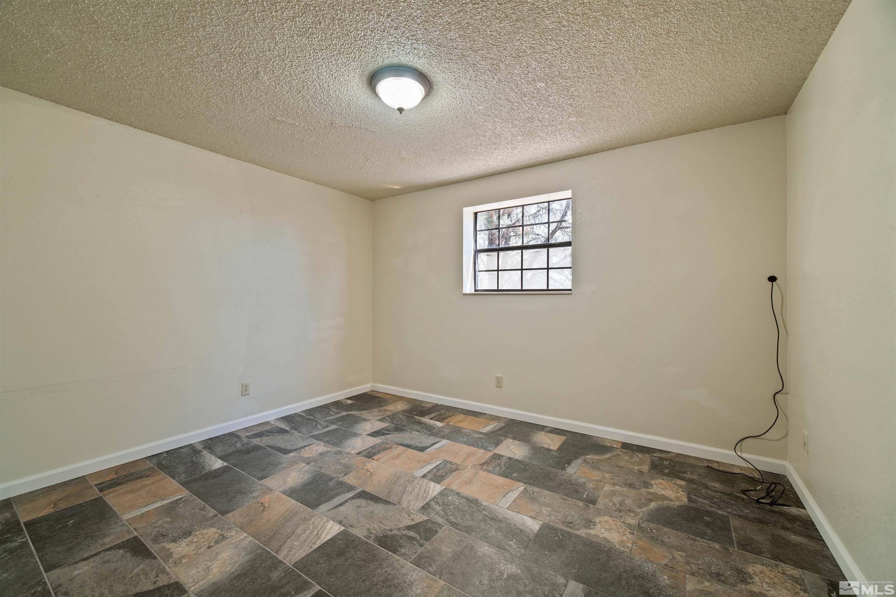 1960 Silverado Road Reno, NV 89521 - Photo 18 of 39 an empty room with windows