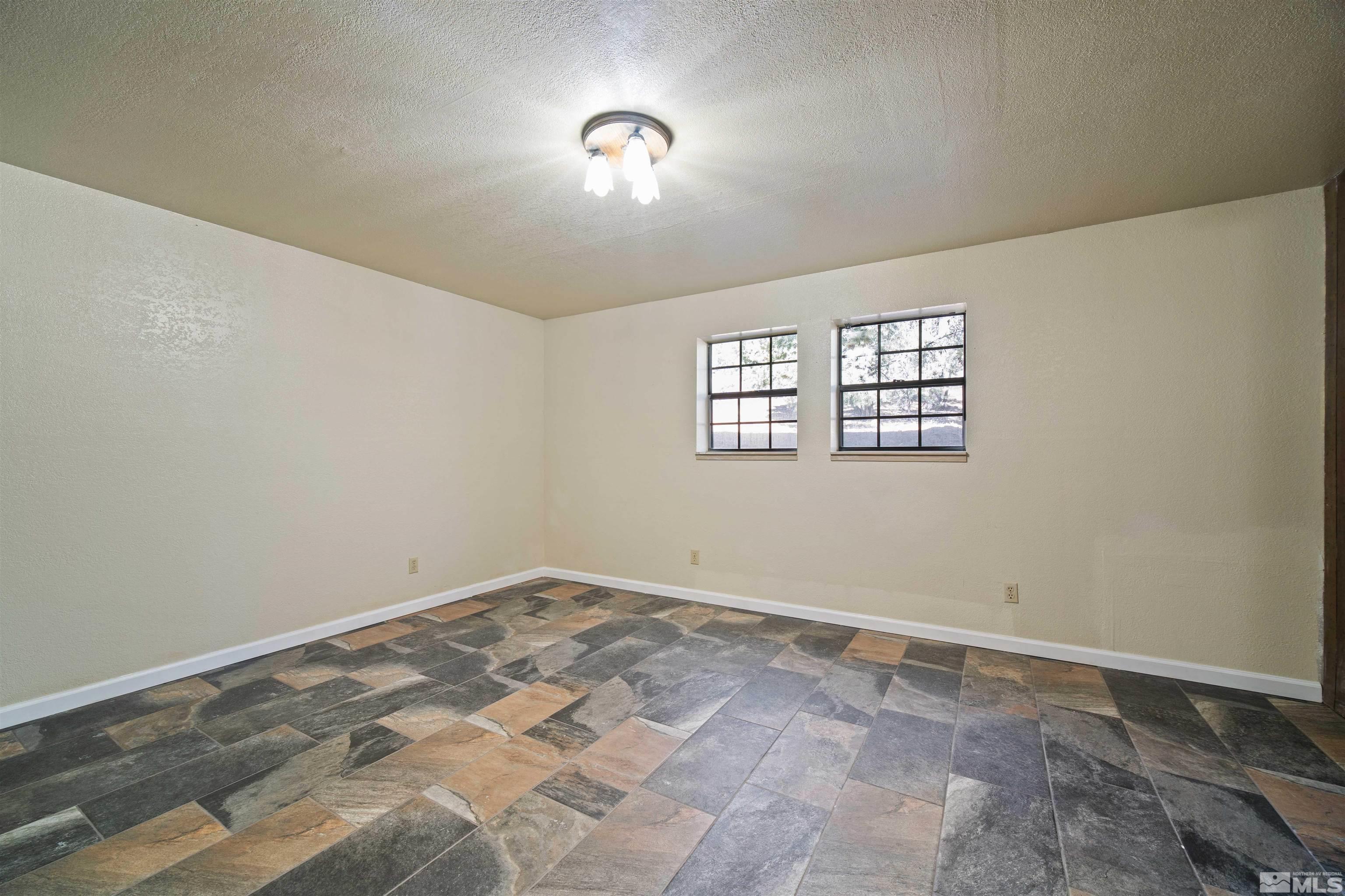 1960 Silverado Road Reno, NV 89521 - Photo 19 of 39