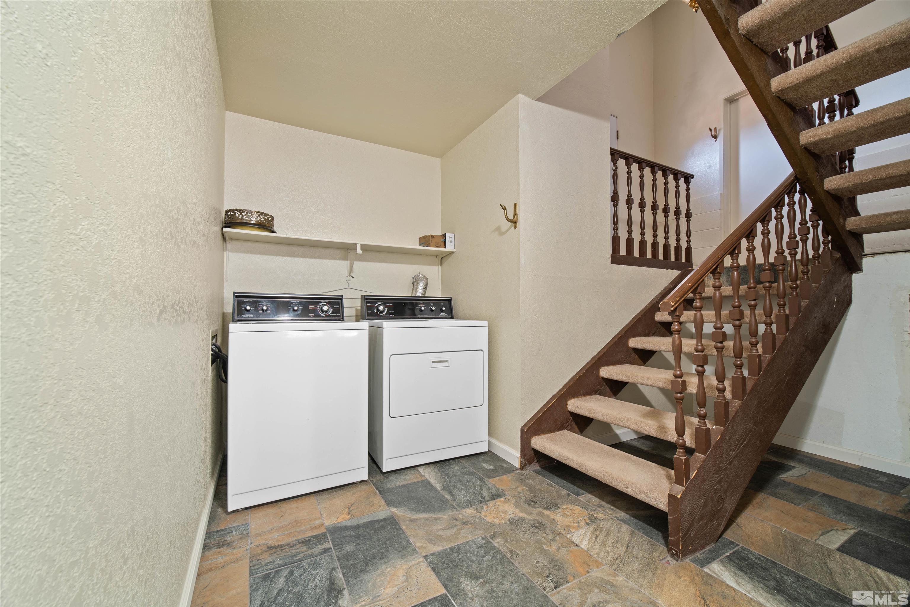 1960 Silverado Road Reno, NV 89521 - Photo 25 of 39 a view of entryway and hall