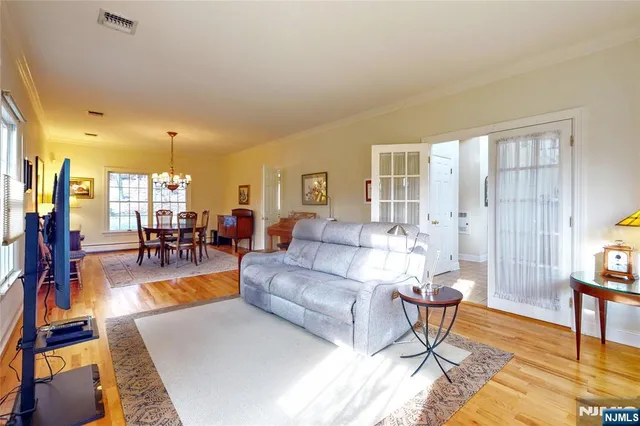 $1,200,000 | 10 Hope Street, Montvale, NJ 07645