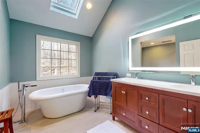 $1,200,000 | 10 Hope Street, Montvale, NJ 07645