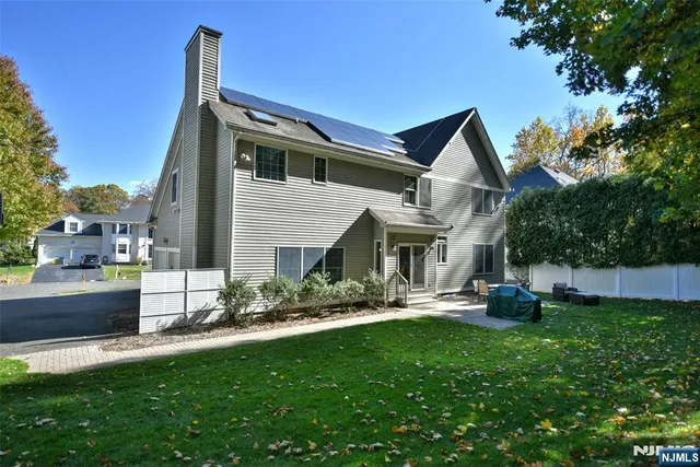 $1,200,000 | 10 Hope Street, Montvale, NJ 07645