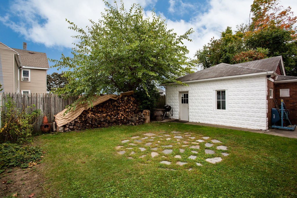 45-47 Devens Street Springfield, MA 01151 - Photo 13 of 30