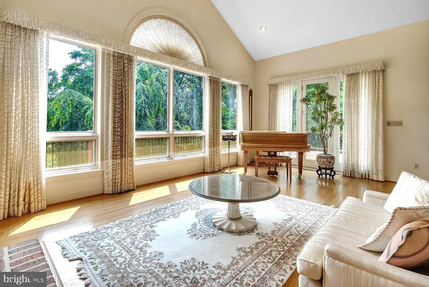 1070 South River Landing Road Edgewater, MD 21037 - Photo 16 of 64 Palladian Window . Piano NEGOTIABLE!