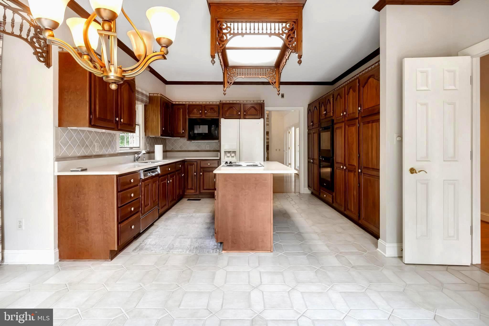 1070 South River Landing Road Edgewater, MD 21037 - Photo 25 of 64 Carved Skylight Canopy