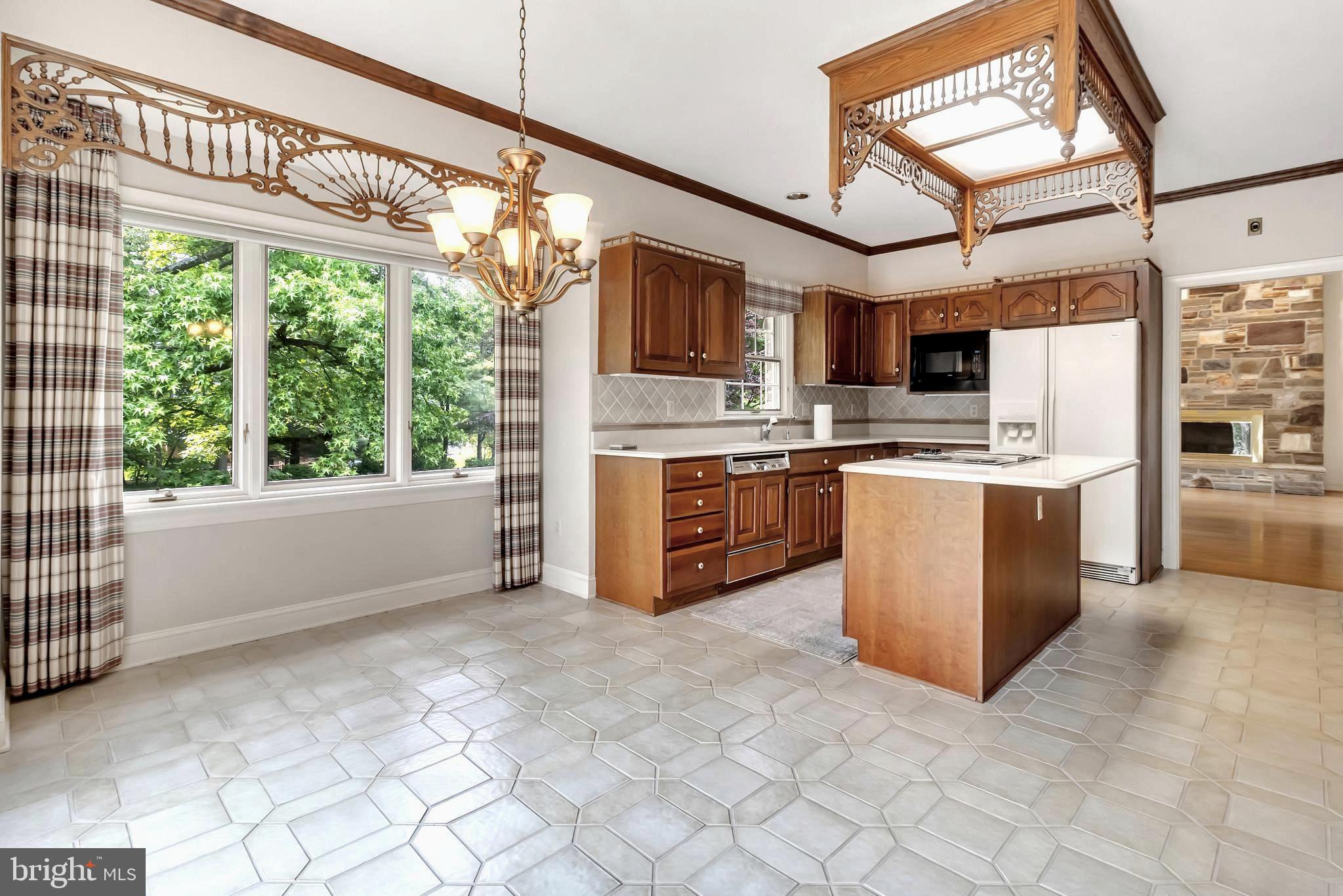 1070 South River Landing Road Edgewater, MD 21037 - Photo 26 of 64 Shared Fireplace Ambiance w/Family Room