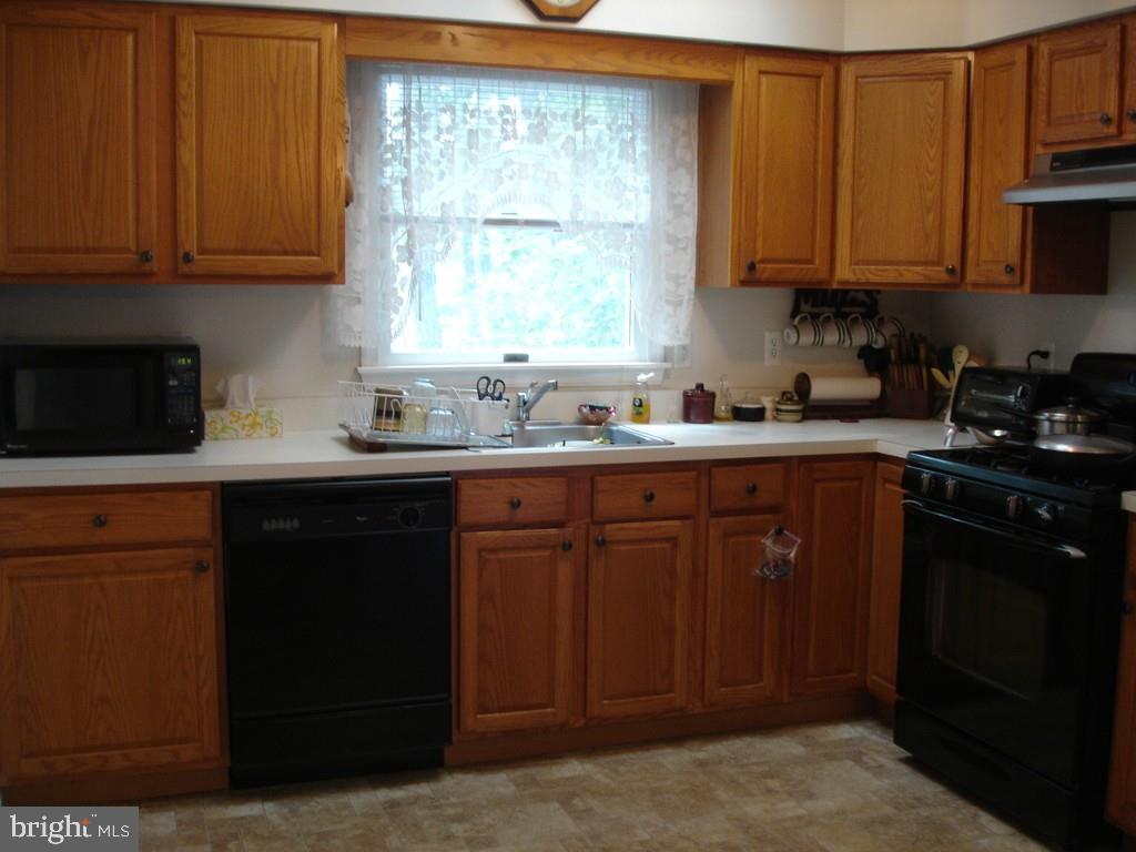 396 Yeoman Road Manahawkin, NJ 08050 - Photo 9 of 34 Gallery Image 9