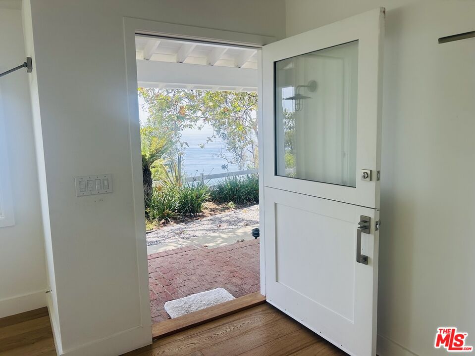 20645 Seaboard Road Malibu, CA 90265 - Photo 9 of 17