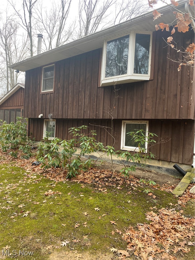 7316 Risden Road Vermilion, OH 44089 - Photo 3 of 22 View of side of home